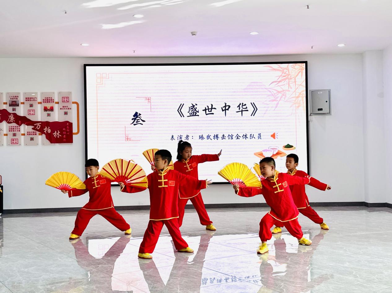 太原万柏林区滨体社区开展“星河映月颂中秋　国泰民安贺国庆”文艺汇演