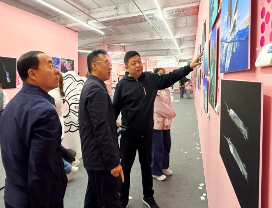 吕梁市记协赴第25届平遥国际摄影大展参观学习