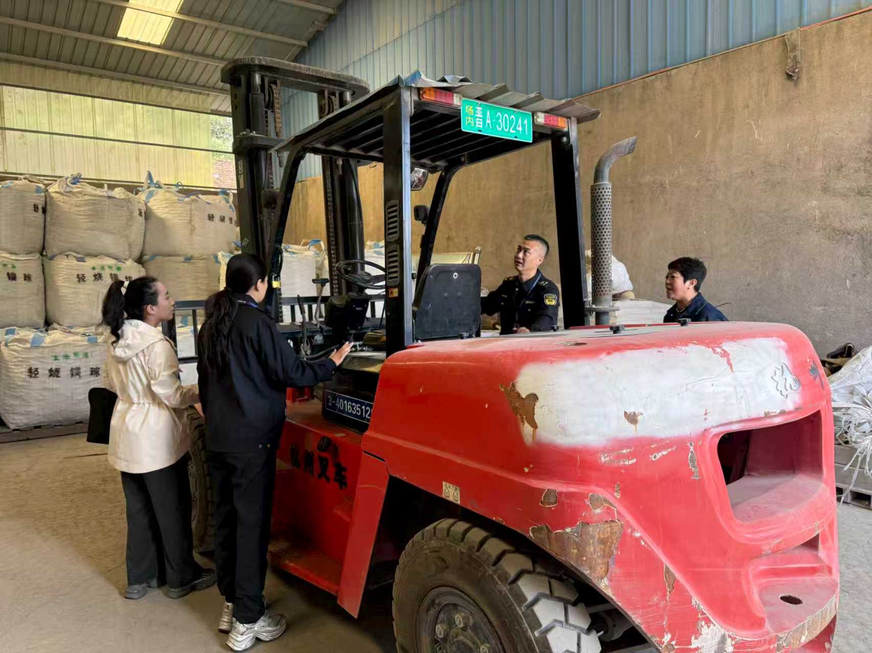 太原杏花岭区市场监督管理局开展节前叉车使用单位执法检查