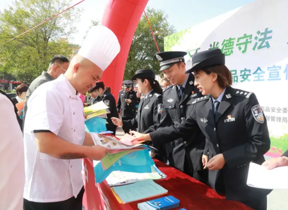 忻州定襄县公安局参加2025年全国食品安全宣传周（定襄）活动
