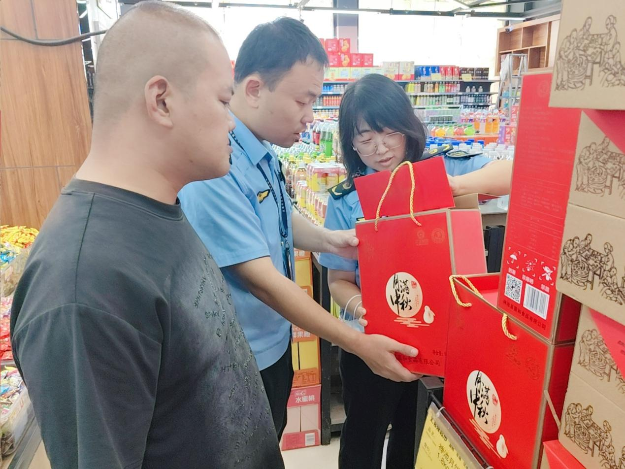 太原万柏林区市监局：严守安全底线  护航平安双节