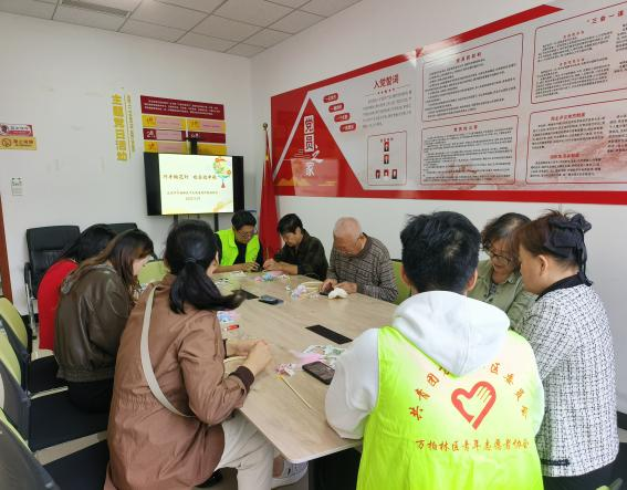 太原万柏林区下元街道：巧手做花灯  欢乐迎中秋