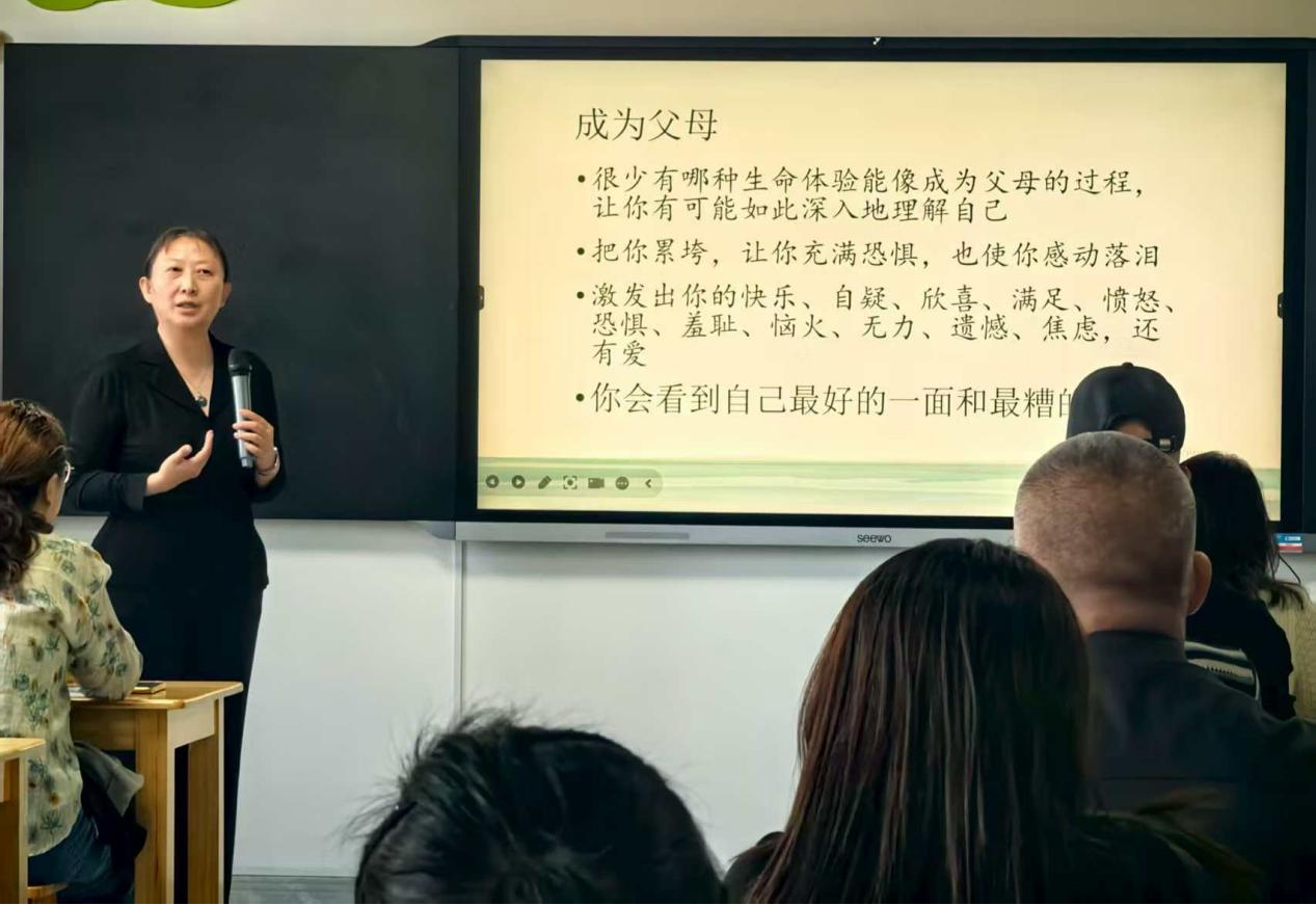 太原万柏林区和平街道玉园北社区开展“花园家育坊”心理健康教育专题讲座