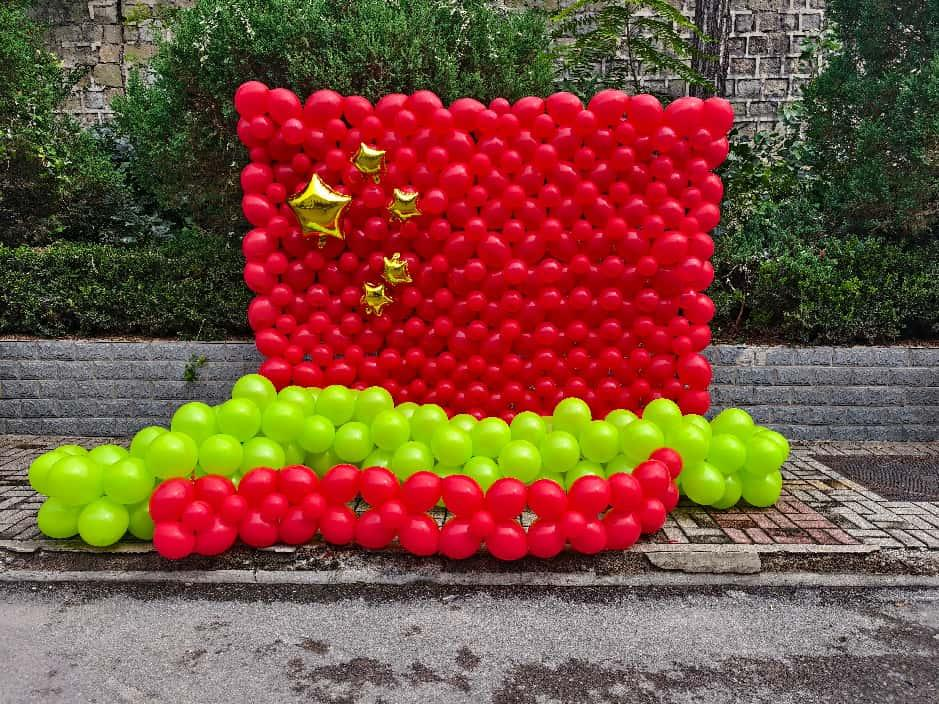 太原万柏林区长风西街街道：气球“变装”庆华诞  党群同心迎国庆