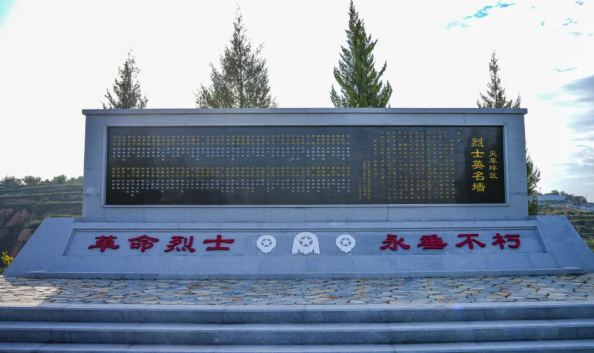 站在风格梁的山岗上：以今日山河，告慰昨日英烈！