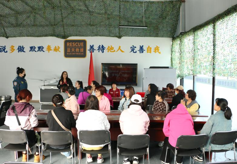 妇联暖“新”做月饼“三新”同心庆国庆——太原万柏林区妇联与蓝天救援队共庆双节