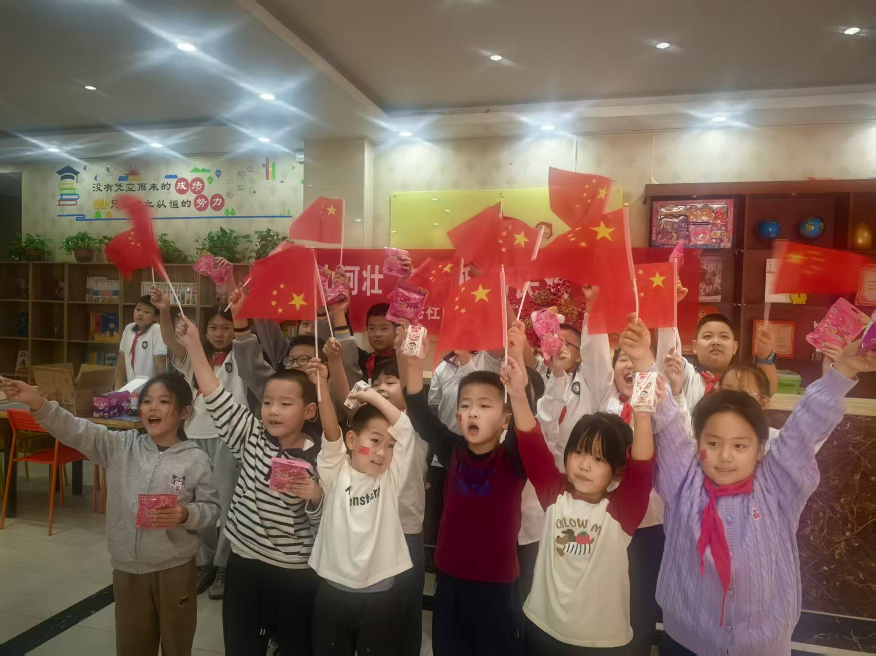 双节暖童心护夕阳——太原万柏林区民政局暖心慰问“一老一小”