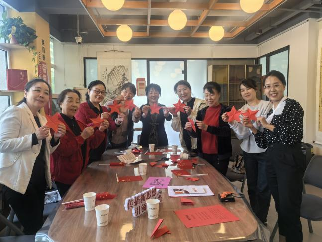 太原万柏林区千峰街道：诗韵盈中秋  浓情颂国庆