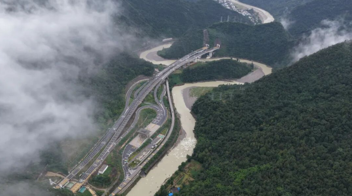 九寨沟，通高速了！