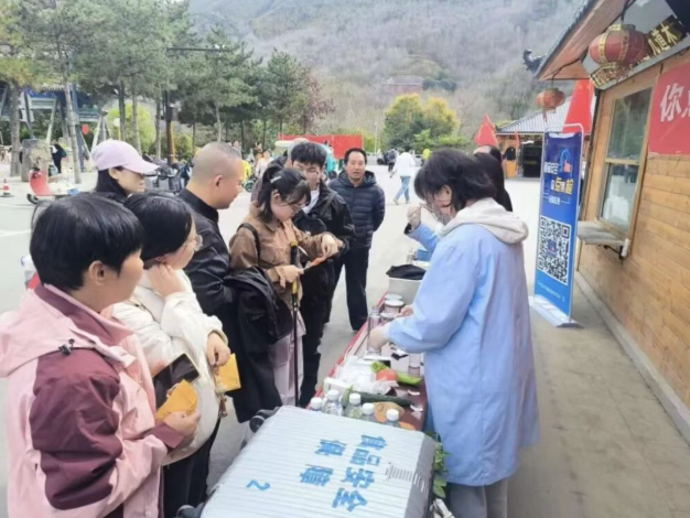游客“点单”现场“快检”——忻州市市场监管局在五台山景区开展“你点我检”活动