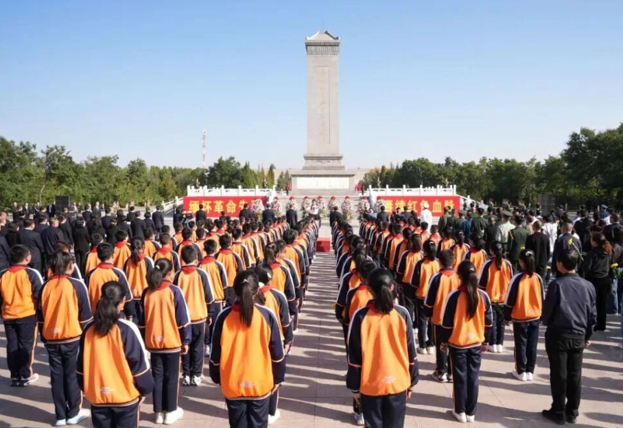 朔州市各界向烈士敬献花篮仪式在塞北革命烈士陵园举行