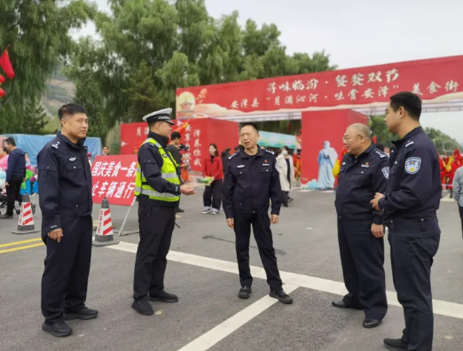 临汾公安交警国庆节坚守“如一”，护航交通安全“不打烊”