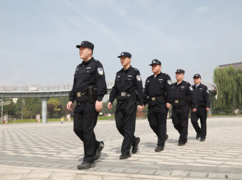 长治潞城：国旗飘扬处  藏蓝守护时