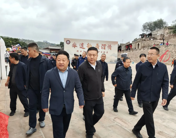 吕梁临县县委书记姚树山巡展碛口古镇丰收季活动