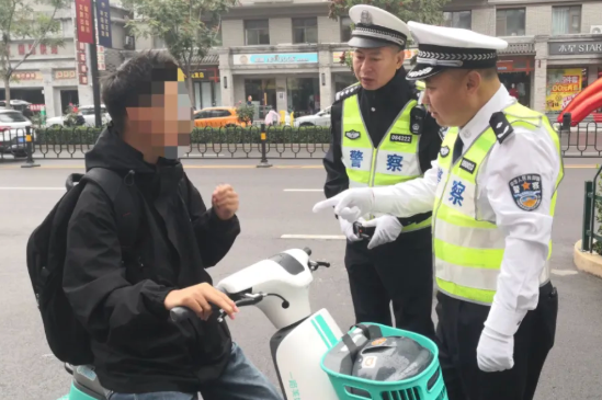 别样“警”色护平安——临汾公安交警用坚守向祖国告白