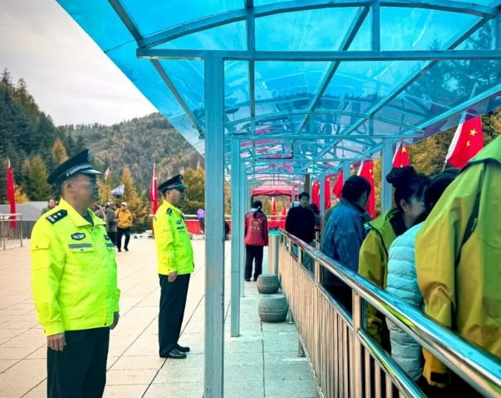 忻州宁武芦芽山旅游度假区：国庆假期人气爆棚  红色氛围与秋日风光引客来