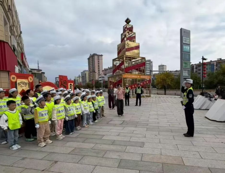 长治潞城：小手拉大手，这个假期“小交警”带动“大文明”