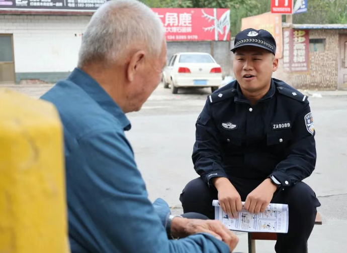 “警察蓝”告白“中国红”！吕梁汾阳公安护航节日平安