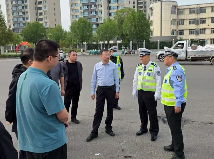 值守在车流人海中  忙碌于晨曦夜色里——临汾公安交警坚守一线，共绘国庆假日平安“