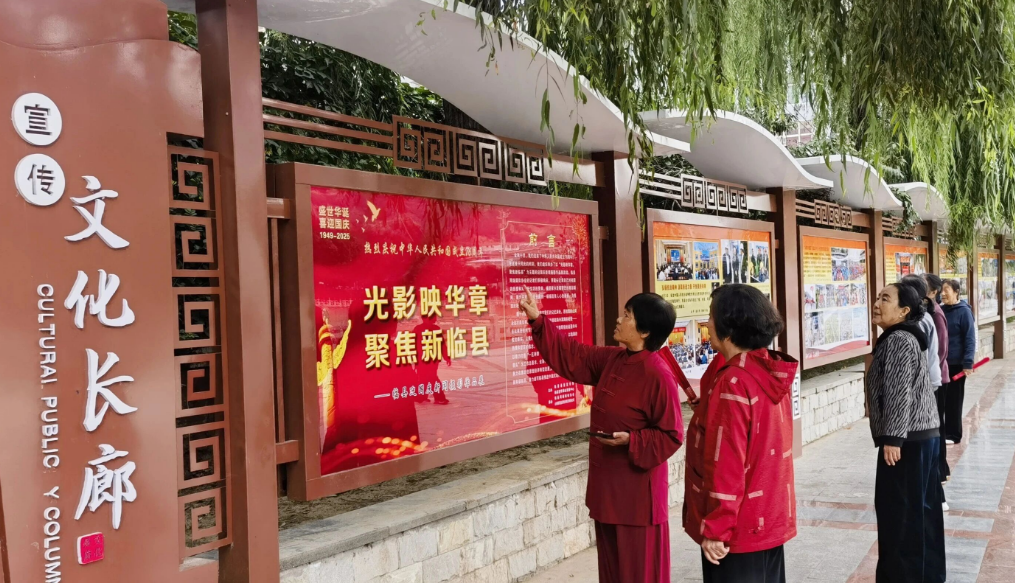 吕梁临县举办迎国庆新闻摄影作品展