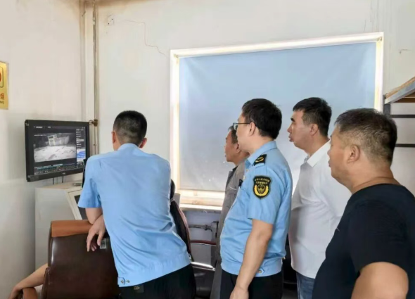 向黑加油站点亮剑！太原尖草坪区商务局牵头开展成品油市场“大扫除”