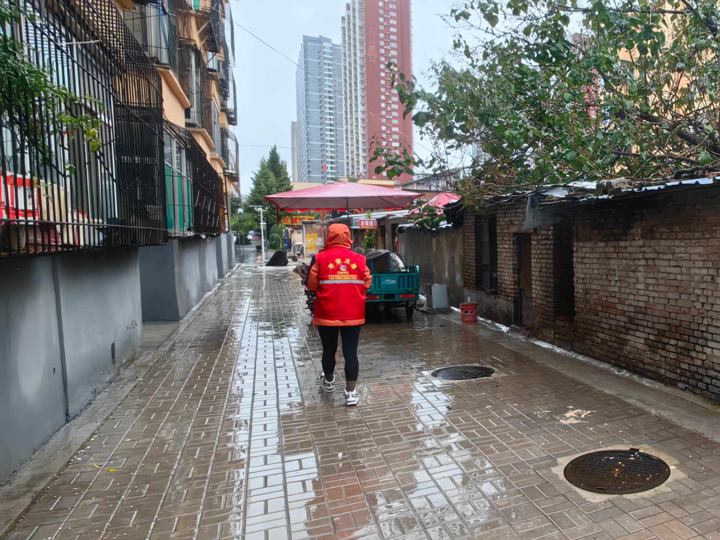 太原万柏林区长风西街街道：筑牢“三道防线”全力应对降雨