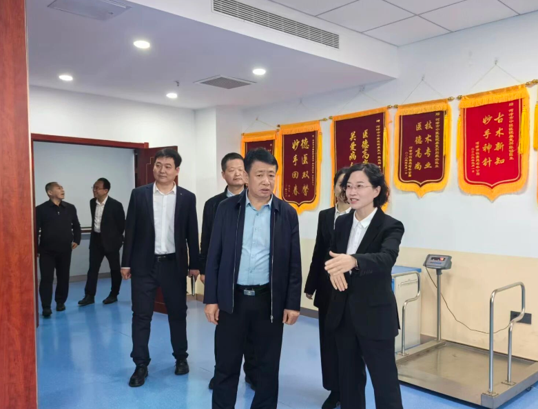 运城河津市卫健局崔林生局长莅临中医医院调研指导工作