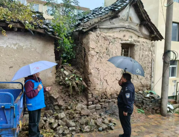 晋中左权县公安局辽阳派出所：冒雨织密防护网  筑牢汛期安全线