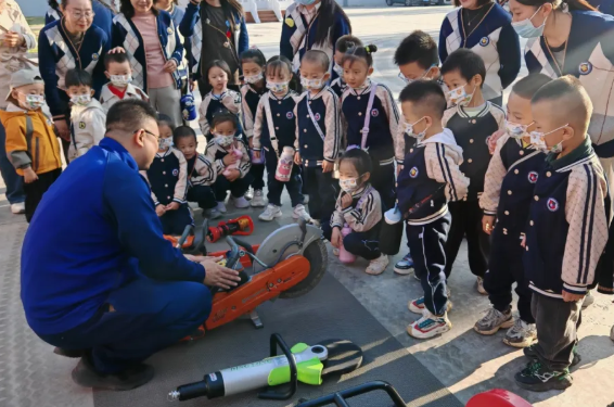 朔州：“队站开放日”，为小朋友播下安全的种子
