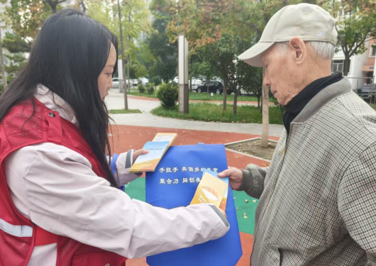 太原万柏林区晋祠路社区开展“粮食节约  人人有责”宣传活动