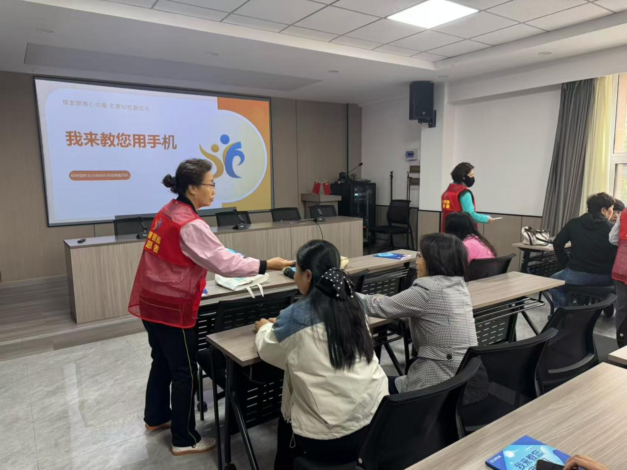 太原万柏林区长风西街街道：朝夕相伴  数字助老