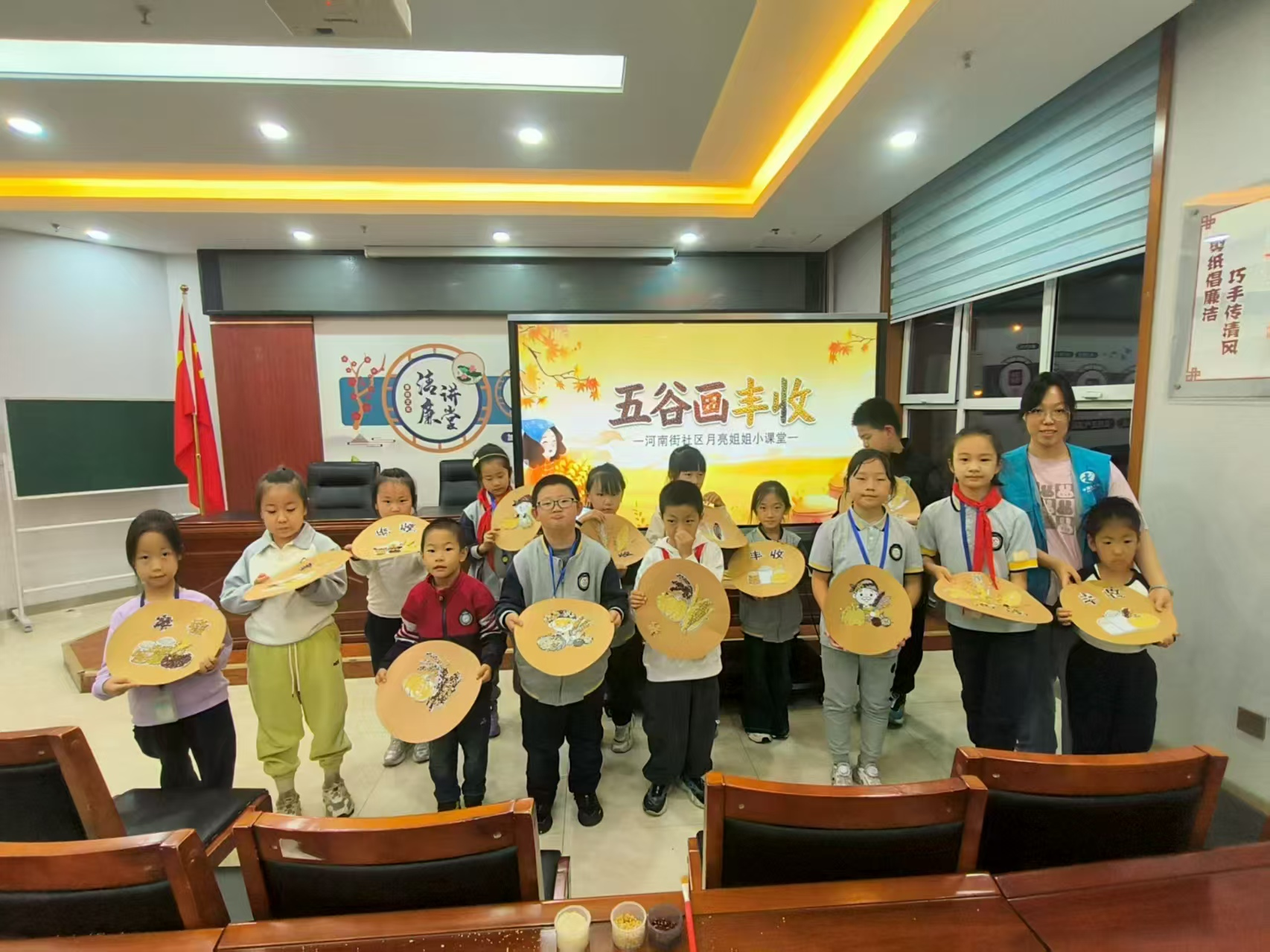 太原万柏林区南寒街道：指尖拼贴五谷画  农耕文化润童心