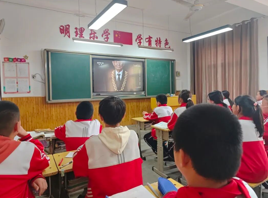 从“一粒米”到“一堂课”——太原阳曲中心校让节粮种子扎根童心