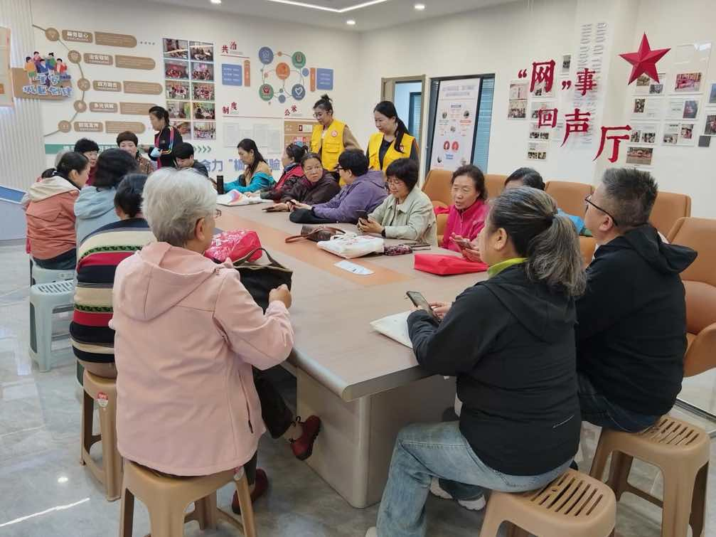 太原万柏林区长风西街街道：巧手映重阳  匠心传岁月