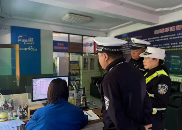 交通安全进企业 ——临汾公安交警为货运司机筑牢“安全盾”