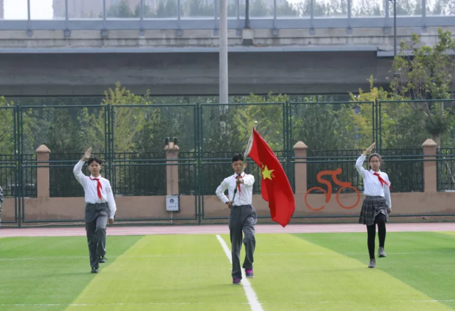 临汾一中第一附属学校隆重举行2024级全员入队暨初一年级建队仪式