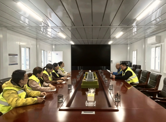 太原市政集团八公司党支部联合太原城建工程公司开展“筑牢红色堡垒，护航道路安全”主