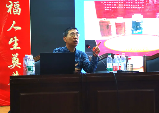 吕梁市第四中学开展水与健康专题讲座