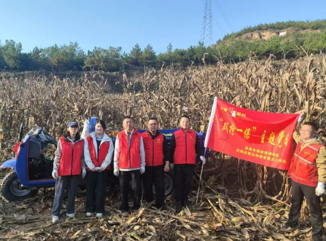 实干助农保丰收  真情服务暖民心——吕梁市委政研室赴临县城庄镇五和居社区开展志愿