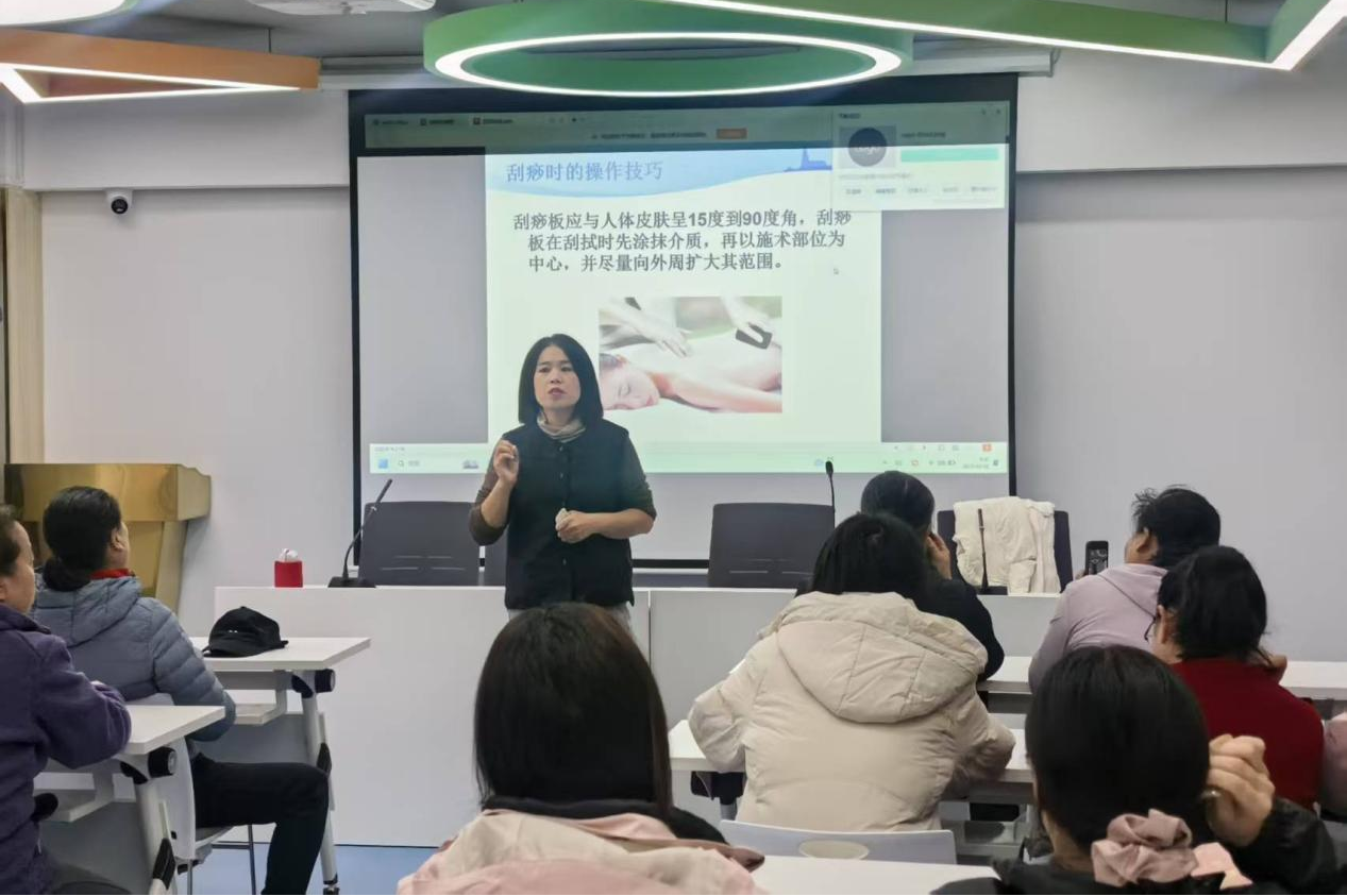 太原万柏林区和平街道百合社区开展中医刮痧讲座让养生知识“活”起来