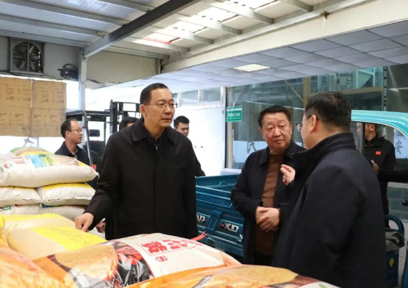 忻州静乐县县长居清平开展入企服务调研农业产业高质量发展