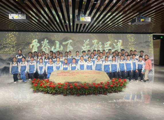 在红色沃土中汲取成长力量——吕梁离石区袁家庄中学开展红色教育研学实践