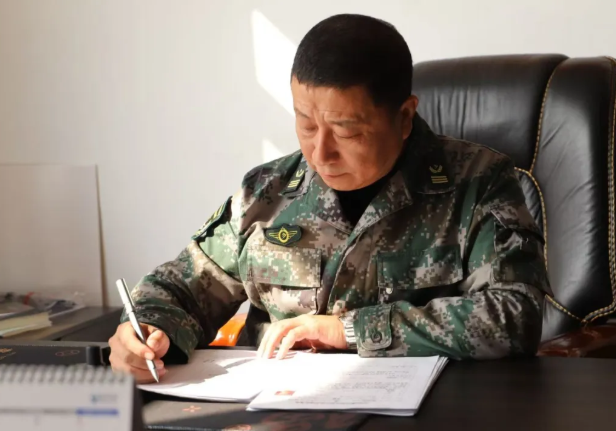 从“橄榄绿”到“志愿红”：一位退役军人的奉献担当——对话社区志愿服务“达人”张俊