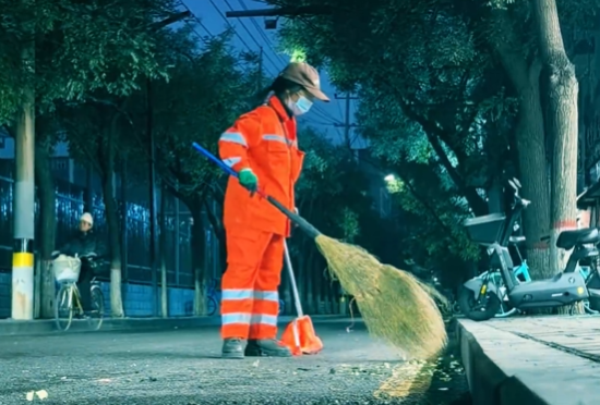 致敬平凡岗位上的“橙色”坚守