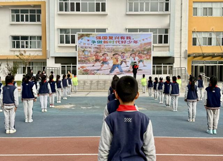 太原万柏林区玉门花园小学：领操展风采  运动润童心
