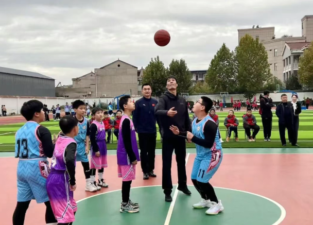 临汾侯马市“奔跑吧·少年”中小学生篮球赛圆满落幕