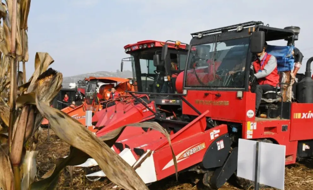 第六届吕梁职业技能大赛玉米机收减损技能大赛在临县举行