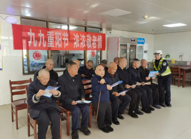 临汾公安交警走进敬老院开展交通安全宣传教育活动