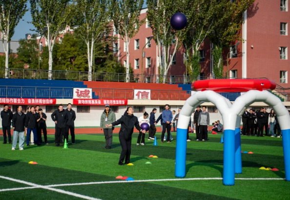 太原小店区第三届全民运动会机关干部职工趣味赛和拔河比赛举办