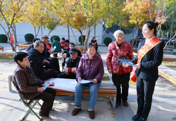 工会驿站传暖意  金融服务润桑榆 ——临汾浮山农商银行开展敬老助农活动​